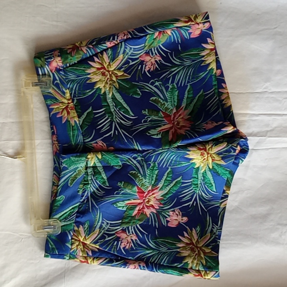 Women's size 6 CeCe shorts. Like new condition
